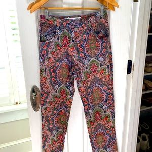 Very comfortable. Adds a bohemian look to an outfit. Very very classic look.